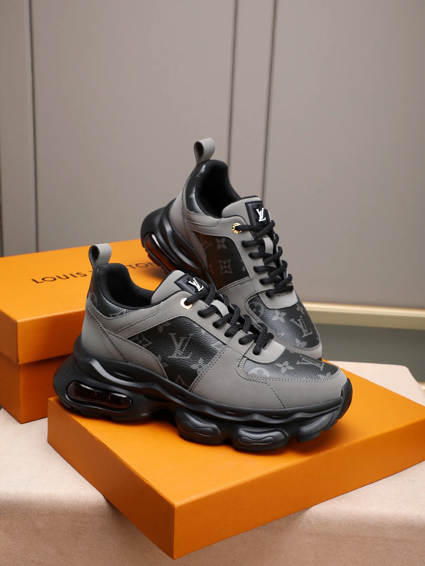 Men's shoes 💰460 [LV] Made of imported L special materials spliced ​​with cowhide and comfortable mesh lining. Private molded foam air cushion outsole, super light and comfortable on the feet! Perfect last shape, generous and fashionable design, 5 colors available! Code number: 38–44 (45 customized